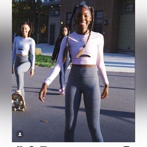 💜Lavender cropped long sleeve top. Size Large. NWT.💜